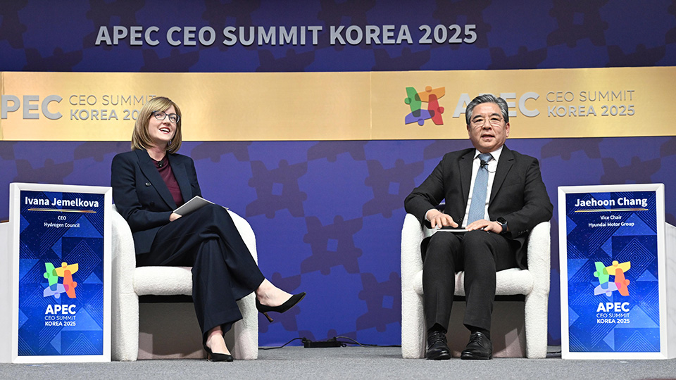 현대차그룹은 이 자리에서 ‘수소, 모빌리티를 넘어 사회를 위한 새로운 에너지(Hydrogen, Beyond Mobility, New Energy for Society)’ 세션을 진행하며 수소 사업 방향성과 현황을 공유하고 수소 산업 발전 가속화를 위한 다양한 의견을 나눴다.