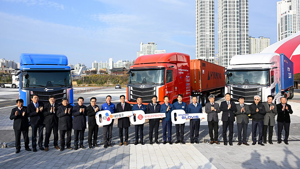 현대자동차가 HD한국조선해양, 부산대와 함께 수소전기 승용·상용차를 넘어 더욱 다양한 애플리케이션에 적용할 수 있는 수소연료전지 개발에 나선다. 