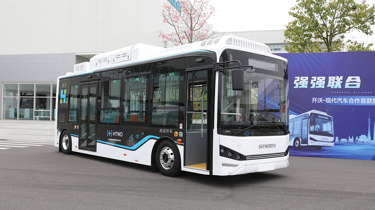 현대자동차그룹의 중국 수소연료전지 시스템 법인 ‘HTWO 광저우’가 중국 상용차업체 카이워그룹과 공동 개발한 8.5m 수소연료전지 버스