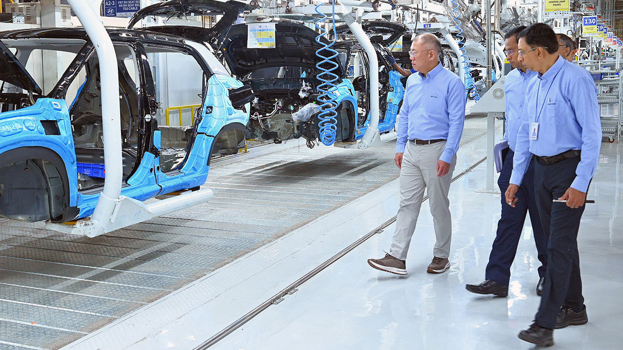 현대자동차그룹 정의선 회장이 2026년 새해 초부터 중국, 미국, 인도 등 글로벌 영향력 높은 3개국을 넘나드는 광폭 글로벌 경영활동을 펼치고 있다.