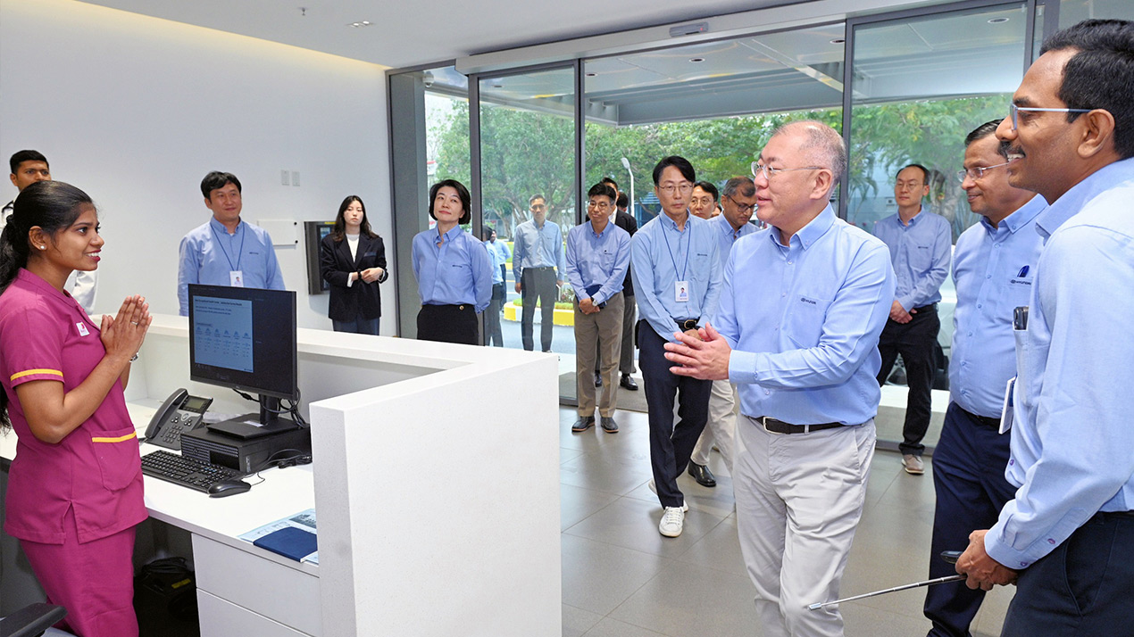 현대자동차그룹 정의선 회장이 2026년 새해 초부터 중국, 미국, 인도 등 글로벌 영향력 높은 3개국을 넘나드는 광폭 글로벌 경영활동을 펼치고 있다.