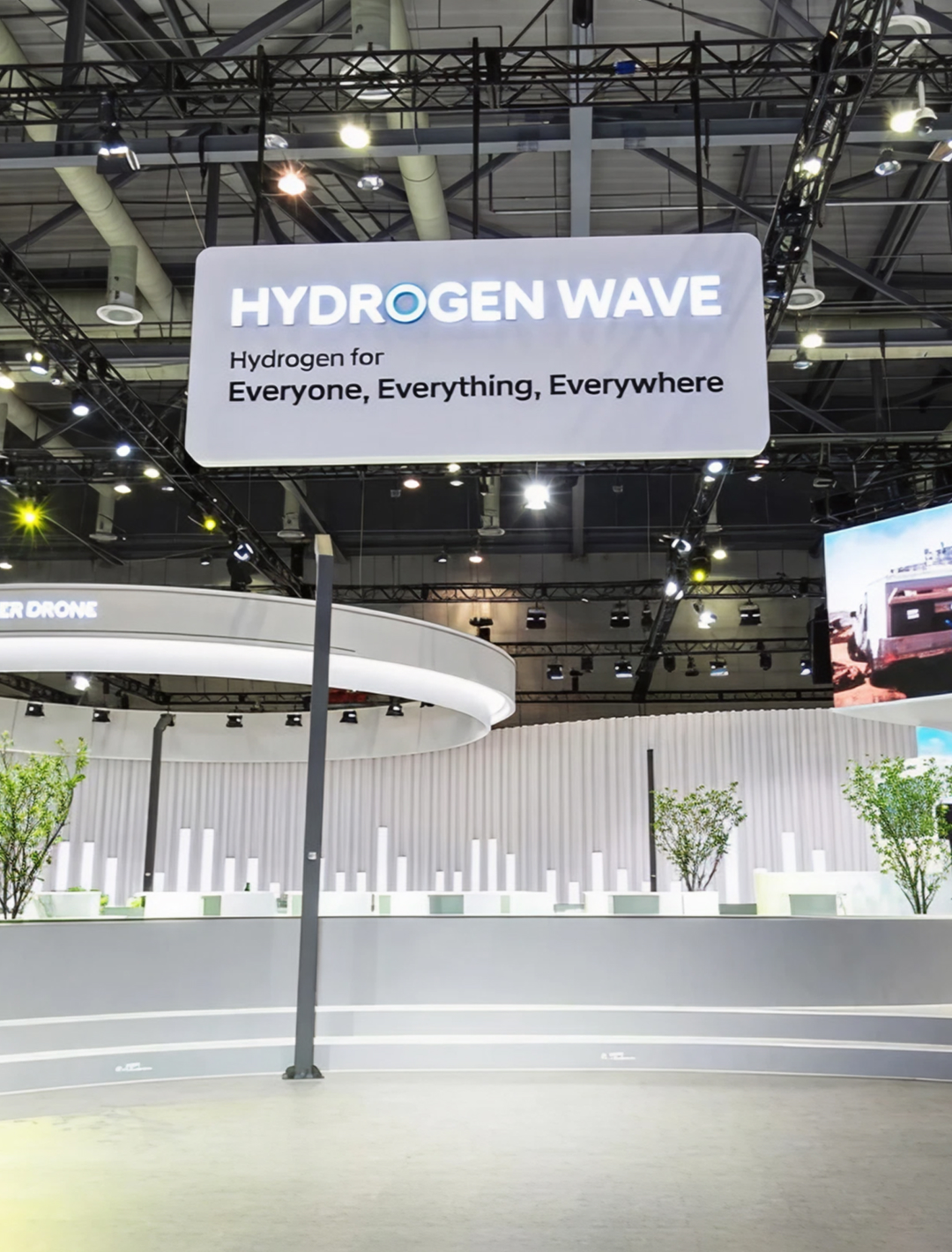 VR 전시관 체험을 통해 현대자동차그룹과 HTWO가 그리는 미래 수소사회 비전을 만나보세요.