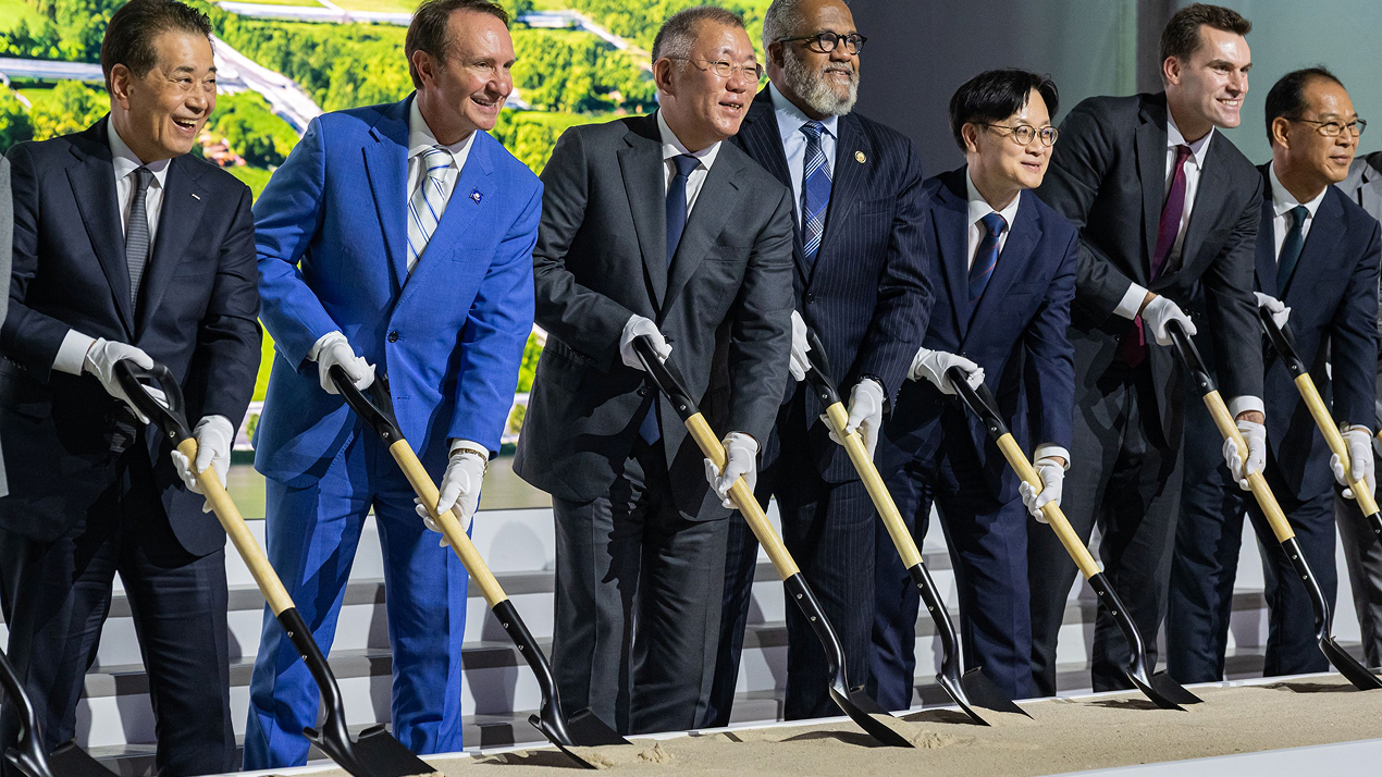 현대제철은 HPLS 전기로 제철소의 철강 원료 설비(DRP)에서 사용하는 천연가스를 향후 수소로 대체해 탄소저감 생산체제로의 전환에 박차를 가하고, 2050년까지 석탄 기반 제철 공정을 수소 기반 공정으로 전환해 미래 철강산업과 수소 생태계의 기반을 구축할 방침이다.